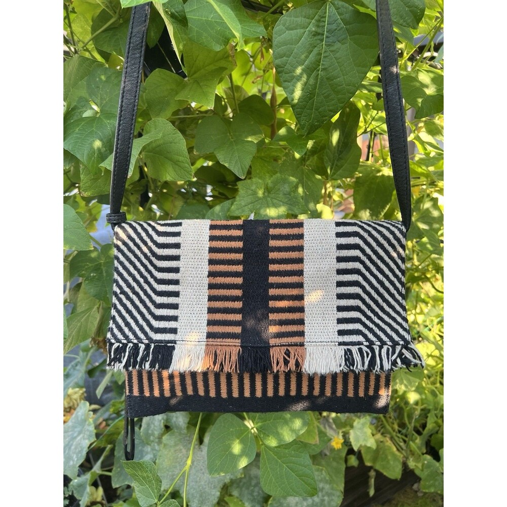 Lucky Brand Woven Geometric Crossbody Clutch Purse Boho Fringe Detachable Strap